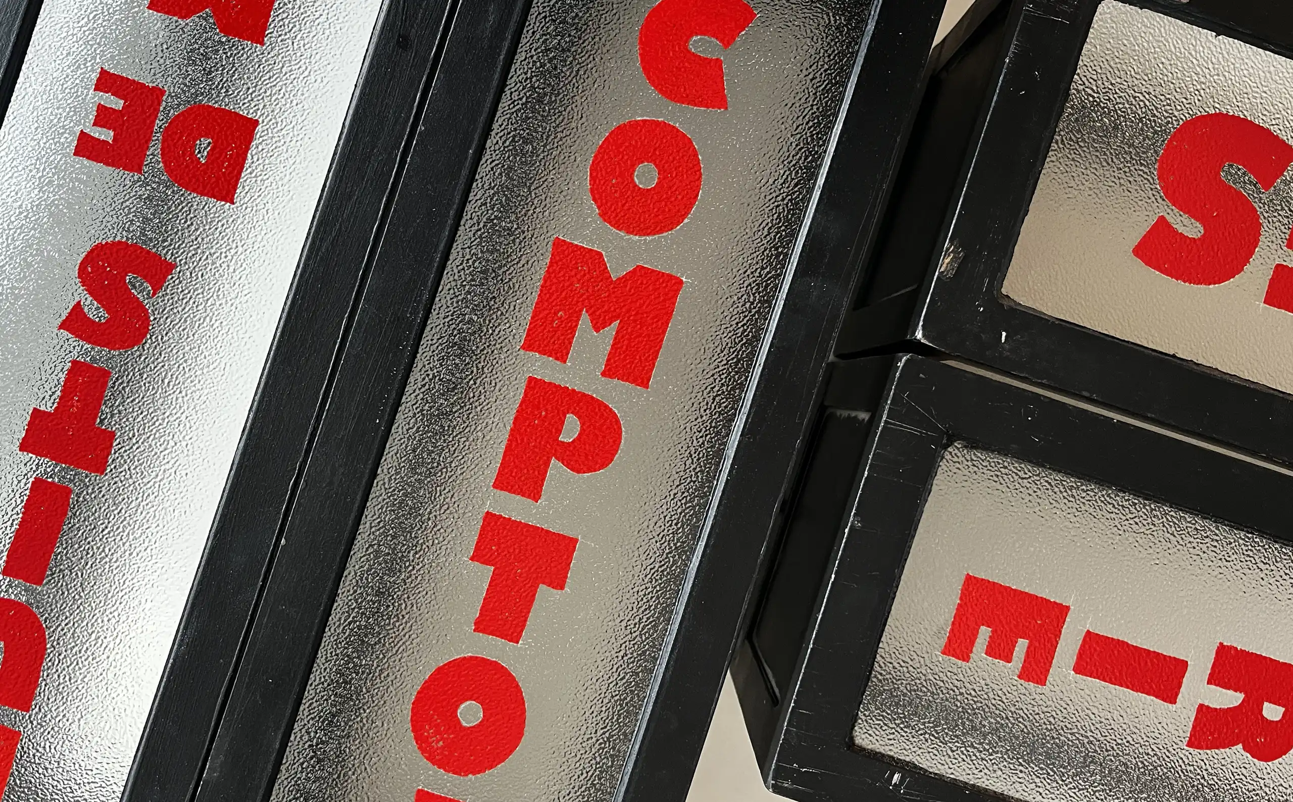 LEFRENCHAFE-SIGN-LAMPS-H-05