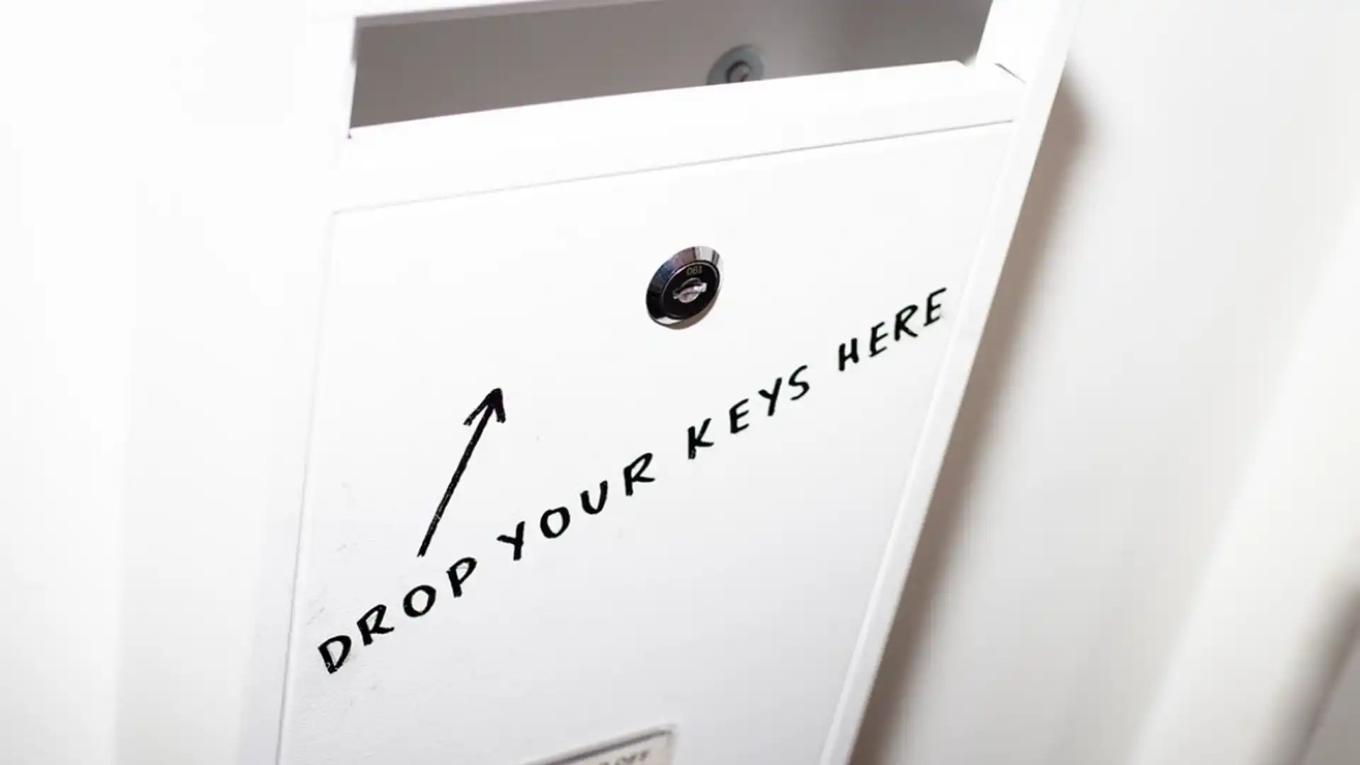 YAZOKA-WEBERHOTELS_SIGNING-H01